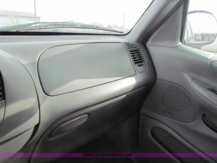 image for item B7054 2002 Ford Expedition Eddie Bauer SUV