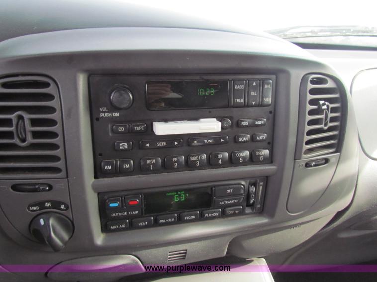 image for item B7054 2002 Ford Expedition Eddie Bauer SUV