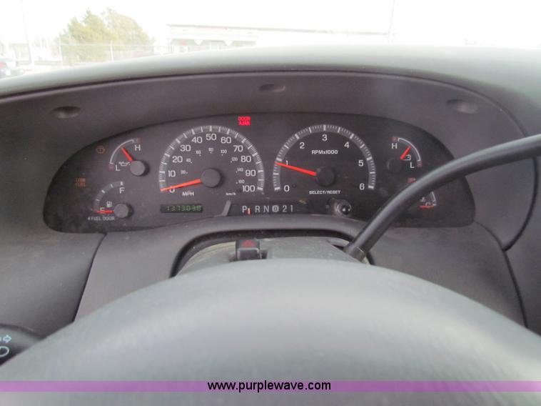 image for item B7054 2002 Ford Expedition Eddie Bauer SUV