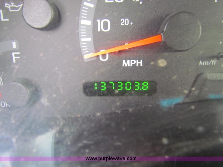 image for item B7054 2002 Ford Expedition Eddie Bauer SUV