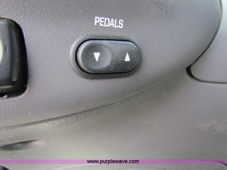 image for item B7054 2002 Ford Expedition Eddie Bauer SUV