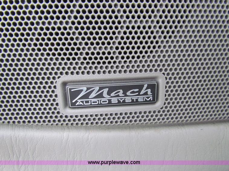 image for item B7054 2002 Ford Expedition Eddie Bauer SUV