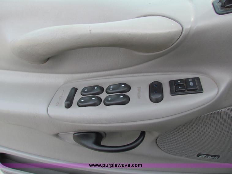 image for item B7054 2002 Ford Expedition Eddie Bauer SUV