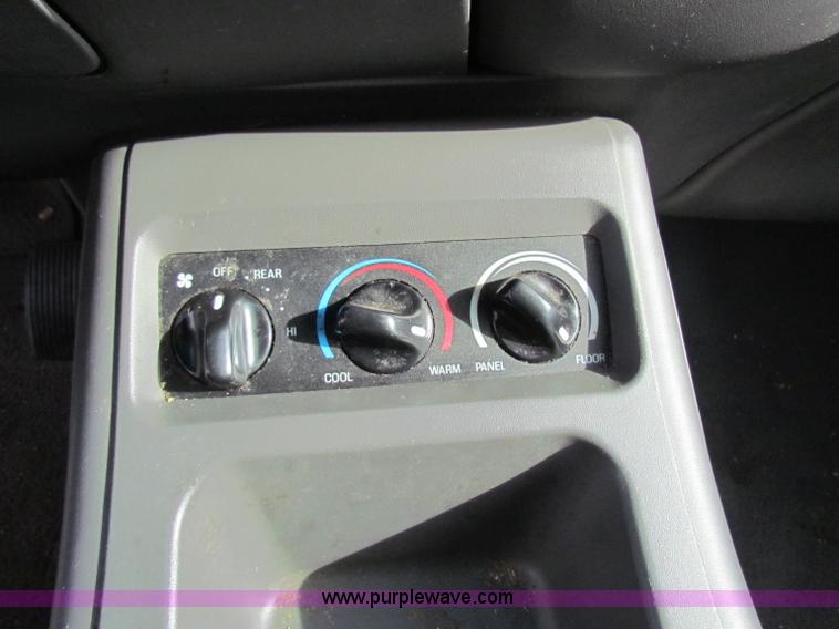 image for item B7054 2002 Ford Expedition Eddie Bauer SUV