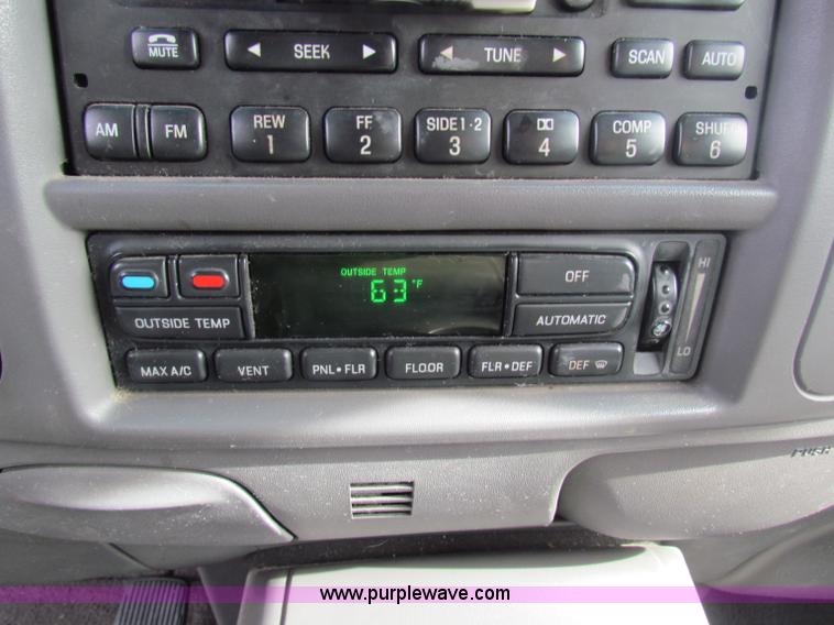 image for item B7054 2002 Ford Expedition Eddie Bauer SUV