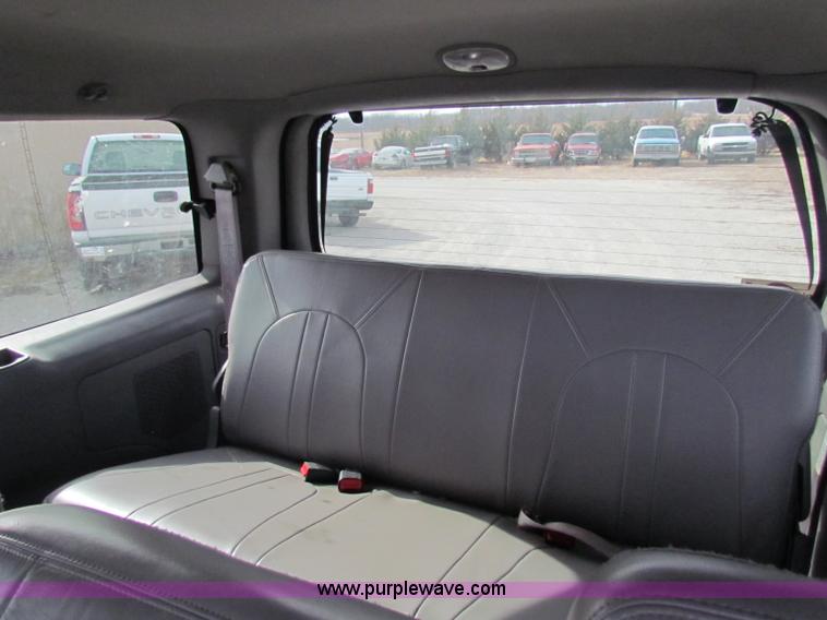 image for item B7054 2002 Ford Expedition Eddie Bauer SUV