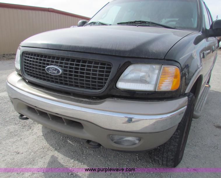 image for item B7054 2002 Ford Expedition Eddie Bauer SUV