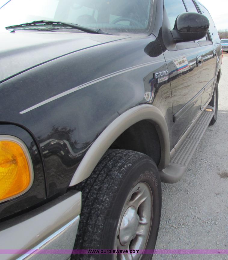 image for item B7054 2002 Ford Expedition Eddie Bauer SUV