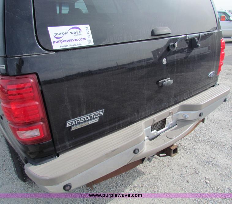 image for item B7054 2002 Ford Expedition Eddie Bauer SUV