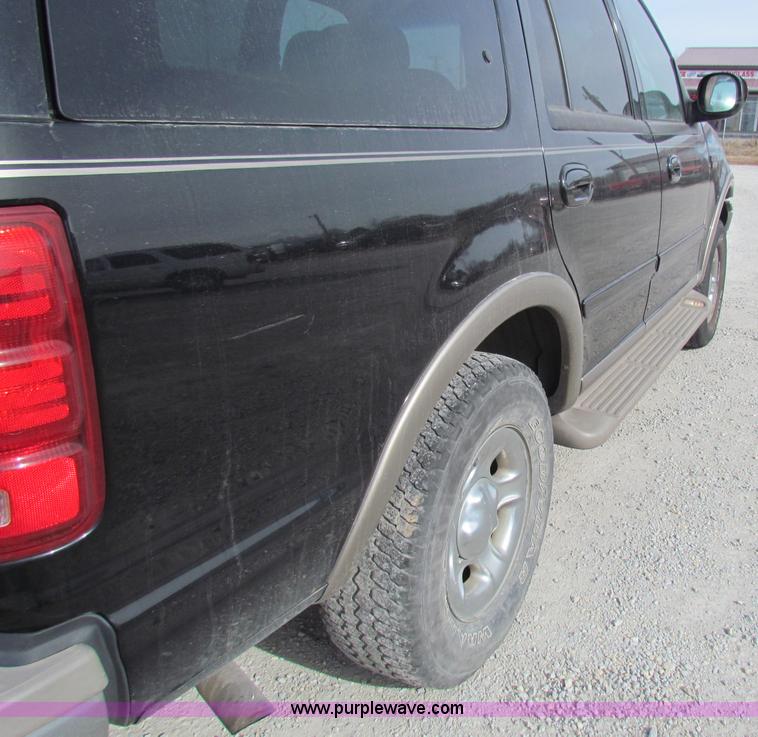 image for item B7054 2002 Ford Expedition Eddie Bauer SUV