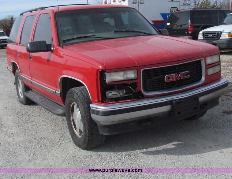 image for item B7055 1999 GMC Yukon SUV