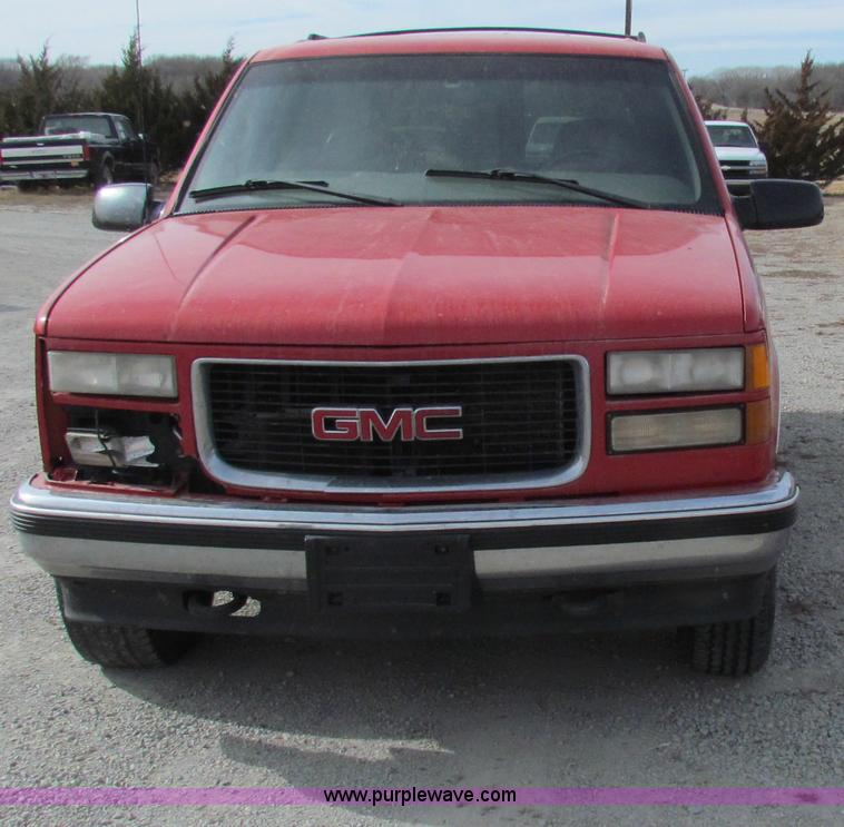 image for item B7055 1999 GMC Yukon SUV