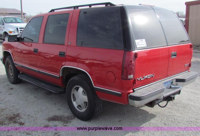 image for item B7055 1999 GMC Yukon SUV