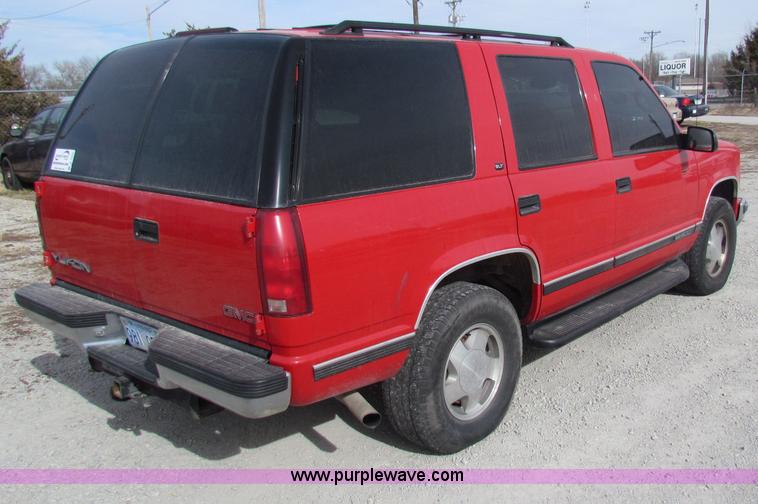 image for item B7055 1999 GMC Yukon SUV