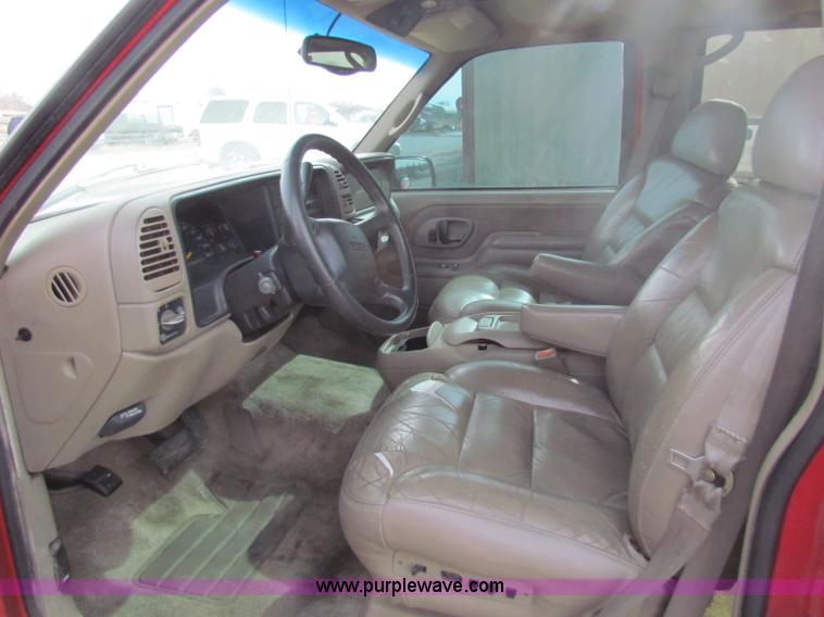 image for item B7055 1999 GMC Yukon SUV