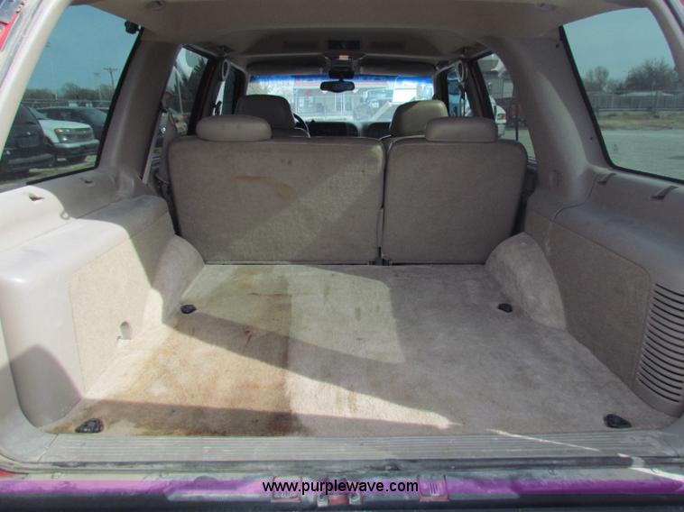 image for item B7055 1999 GMC Yukon SUV