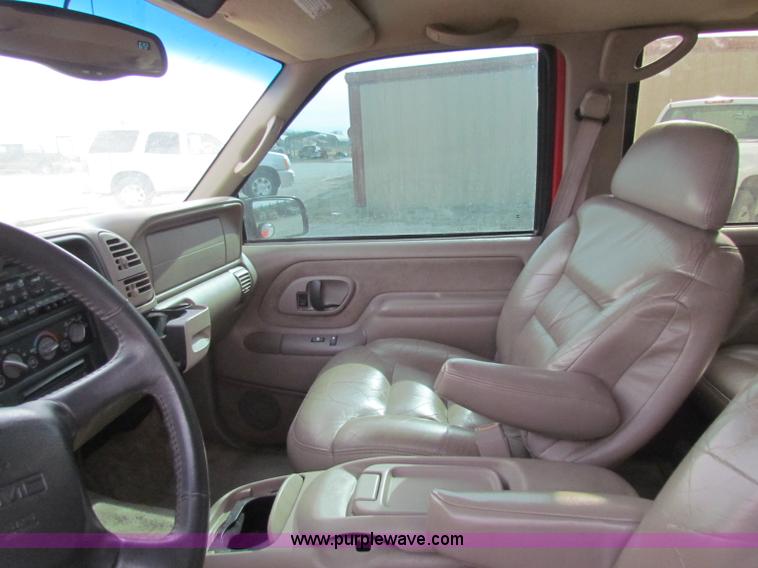image for item B7055 1999 GMC Yukon SUV