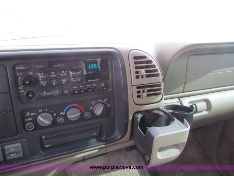 image for item B7055 1999 GMC Yukon SUV