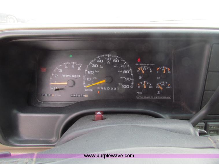 image for item B7055 1999 GMC Yukon SUV