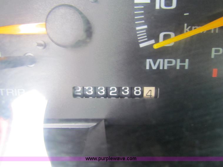 image for item B7055 1999 GMC Yukon SUV