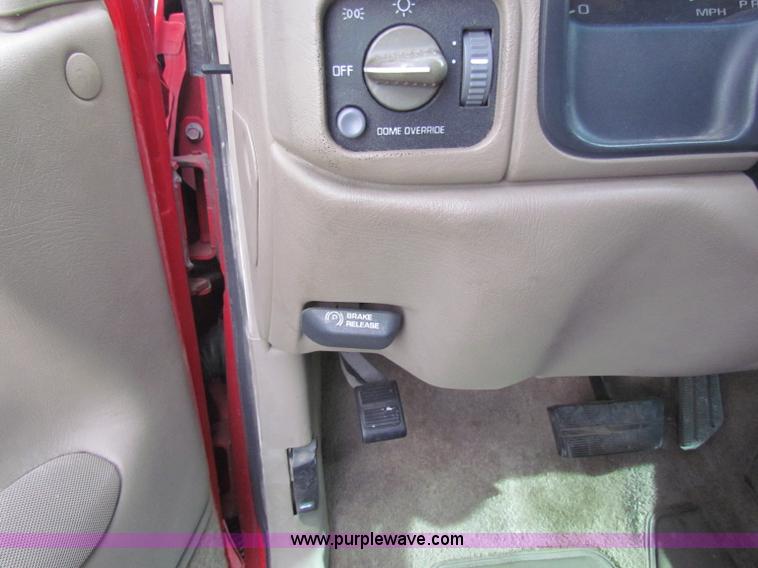 image for item B7055 1999 GMC Yukon SUV