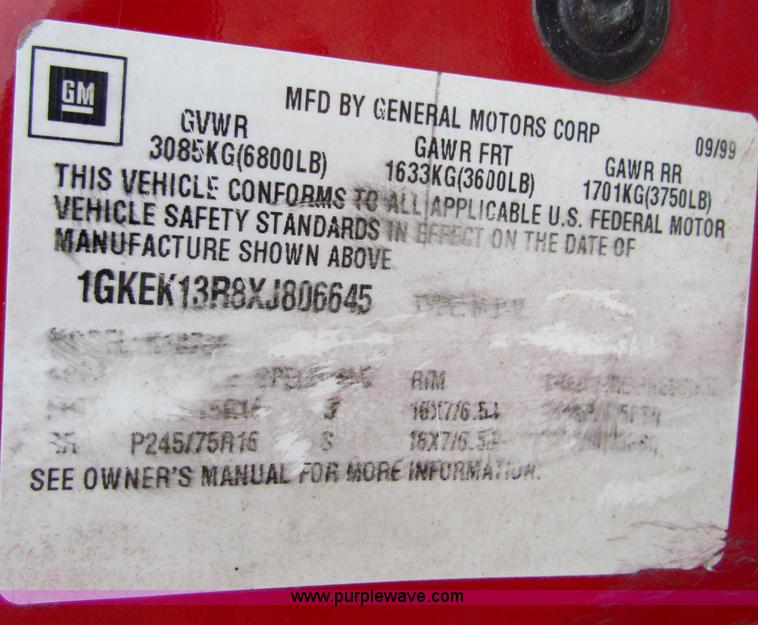 image for item B7055 1999 GMC Yukon SUV