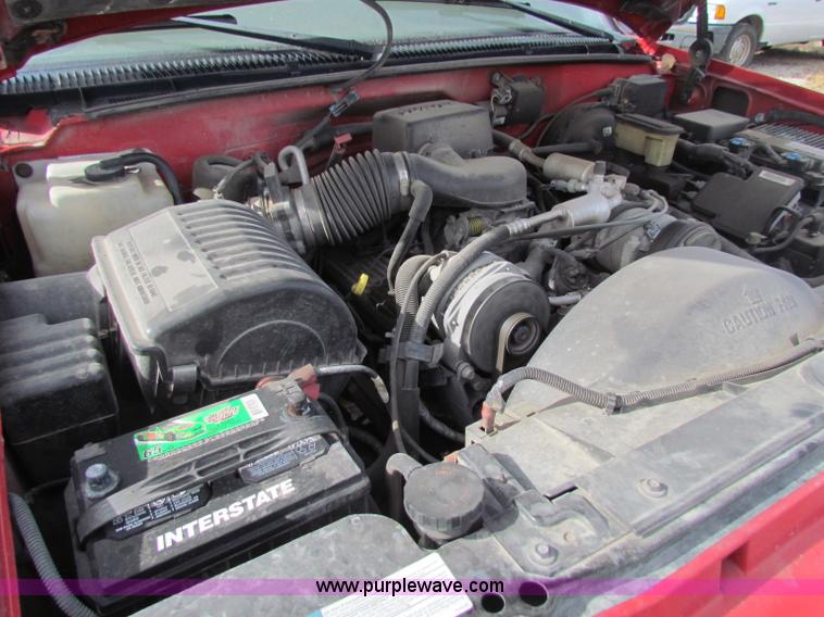 image for item B7055 1999 GMC Yukon SUV