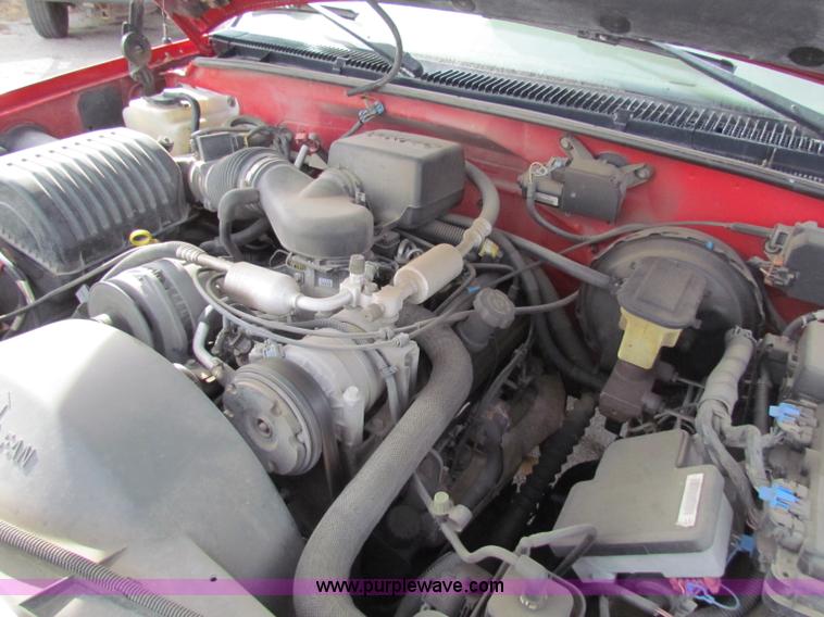 image for item B7055 1999 GMC Yukon SUV