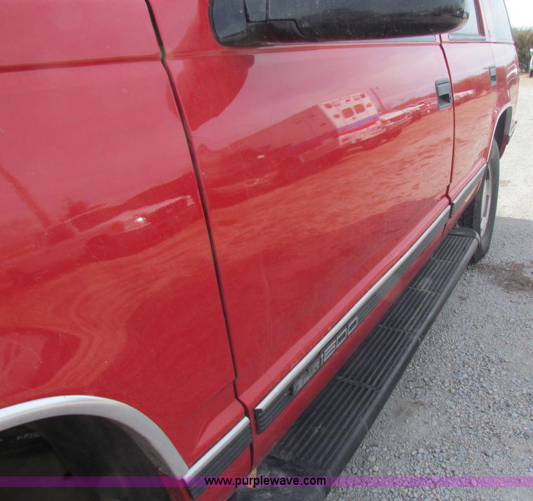 image for item B7055 1999 GMC Yukon SUV