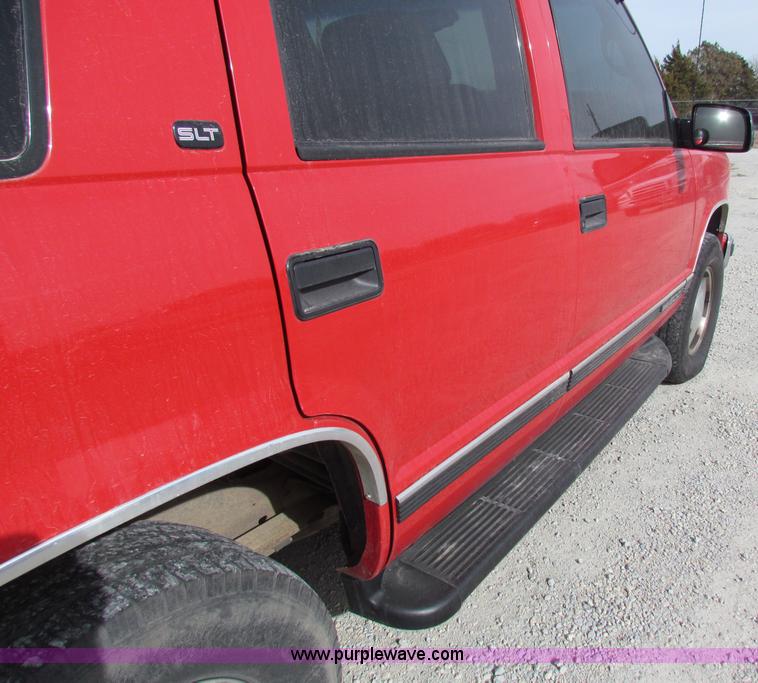 image for item B7055 1999 GMC Yukon SUV