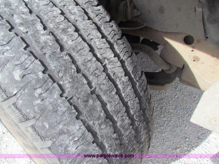 image for item B7055 1999 GMC Yukon SUV