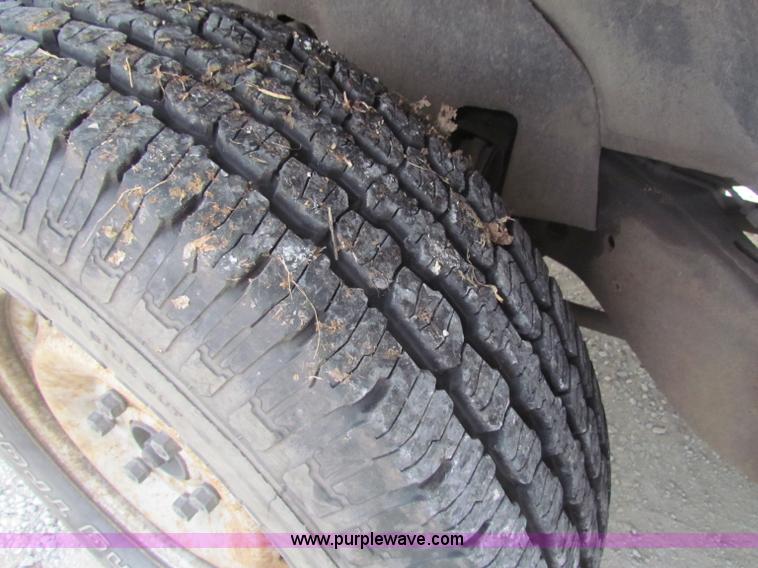 image for item B7055 1999 GMC Yukon SUV