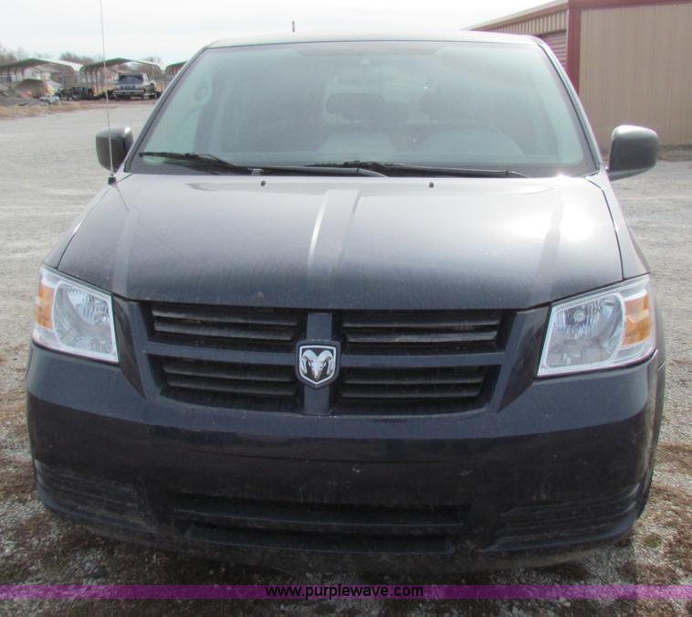 image for item B7056 2008 Dodge Grand Caravan SE mini van