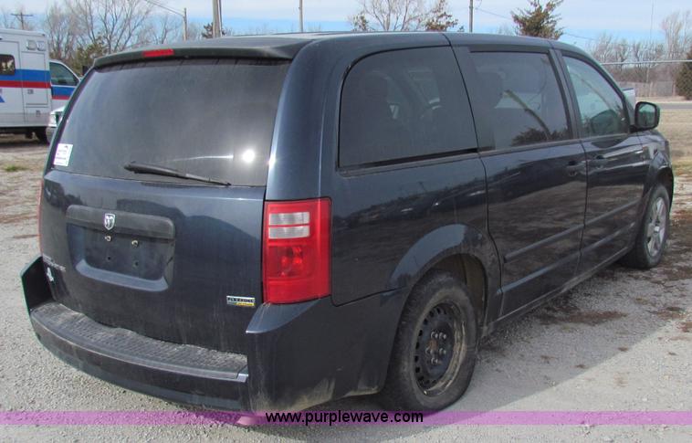 image for item B7056 2008 Dodge Grand Caravan SE mini van