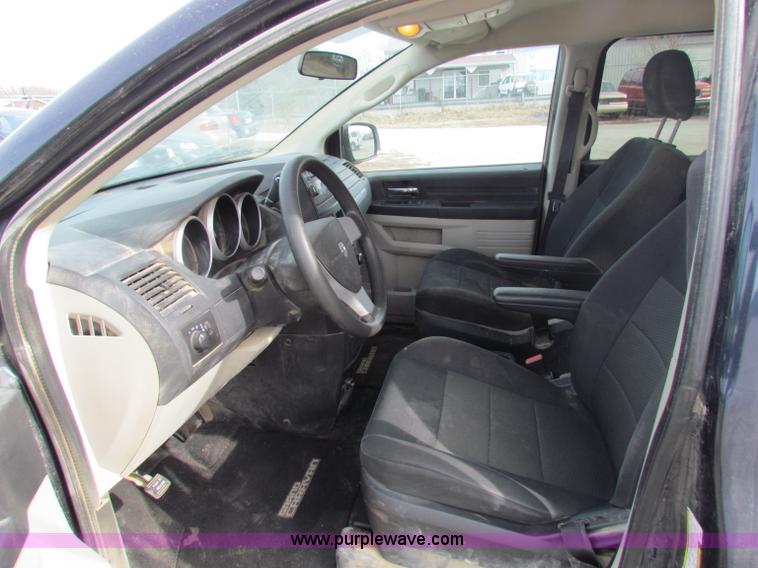 image for item B7056 2008 Dodge Grand Caravan SE mini van