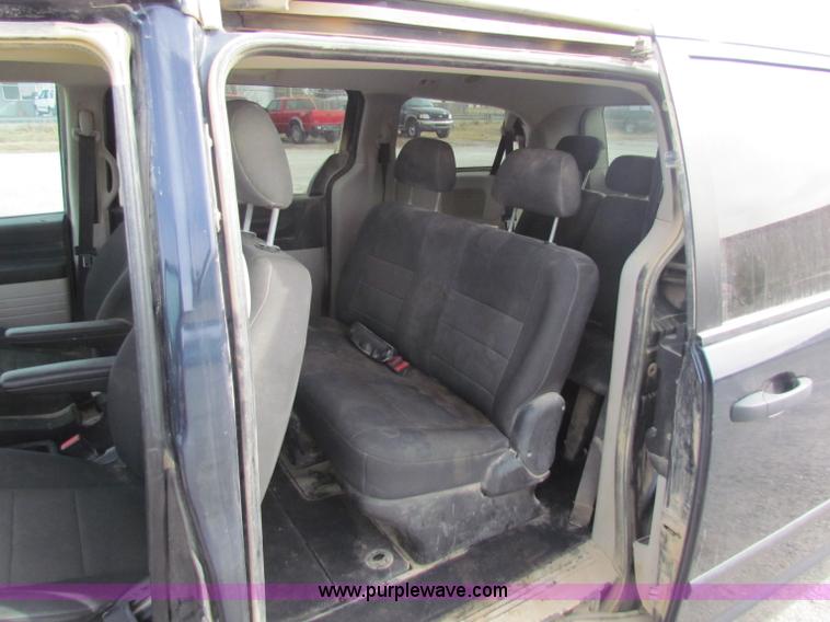 image for item B7056 2008 Dodge Grand Caravan SE mini van