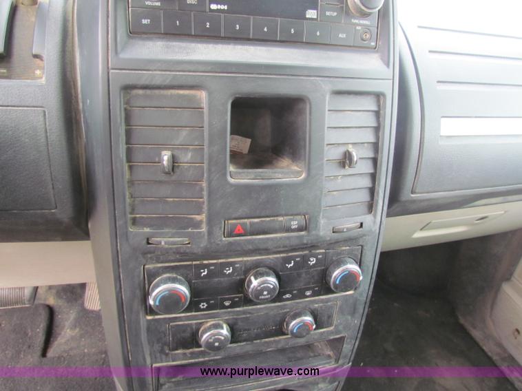 image for item B7056 2008 Dodge Grand Caravan SE mini van