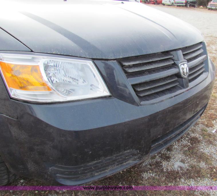 image for item B7056 2008 Dodge Grand Caravan SE mini van