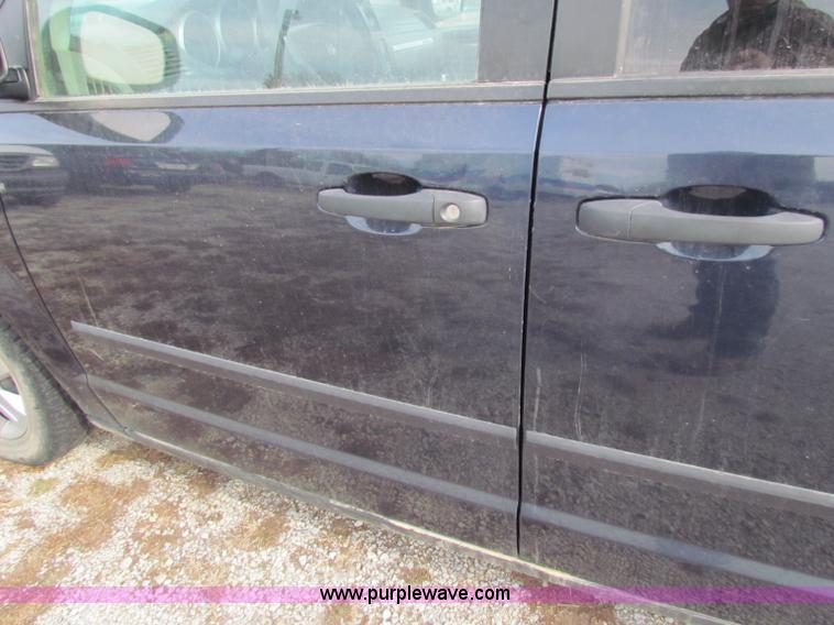 image for item B7056 2008 Dodge Grand Caravan SE mini van