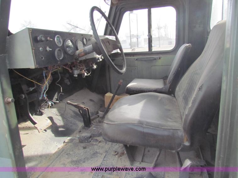 image for item B7057 1989 PSI MB4 tow tractor