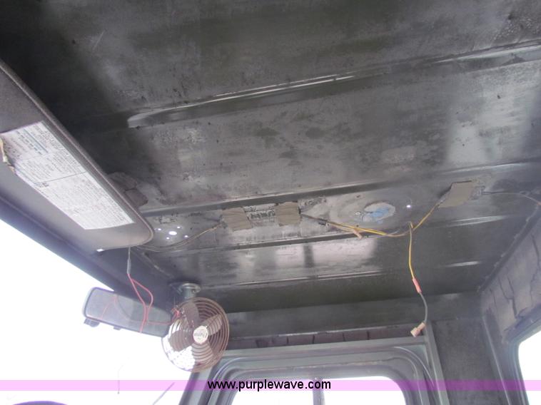 image for item B7057 1989 PSI MB4 tow tractor