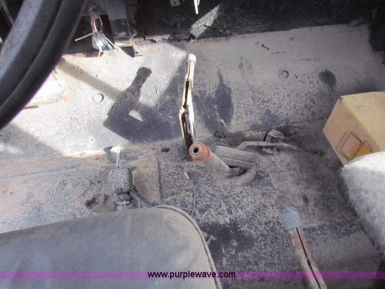 image for item B7057 1989 PSI MB4 tow tractor