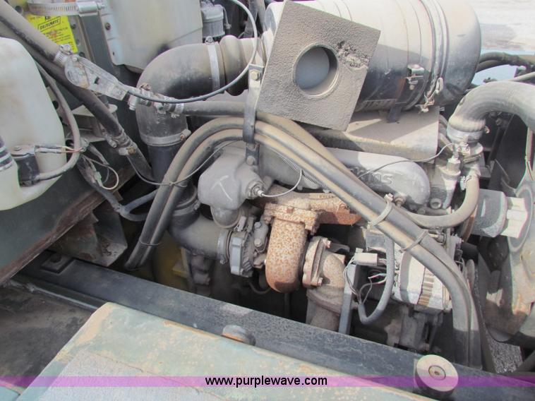 image for item B7057 1989 PSI MB4 tow tractor