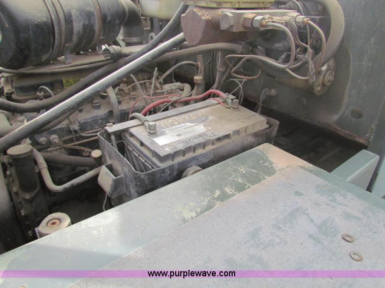 image for item B7057 1989 PSI MB4 tow tractor