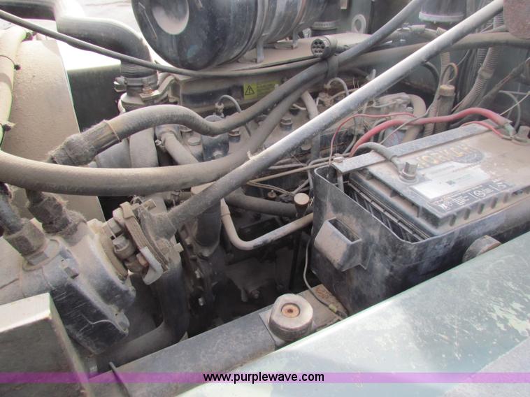 image for item B7057 1989 PSI MB4 tow tractor