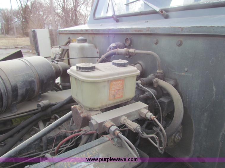 image for item B7057 1989 PSI MB4 tow tractor