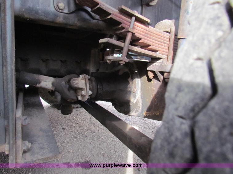 image for item B7057 1989 PSI MB4 tow tractor