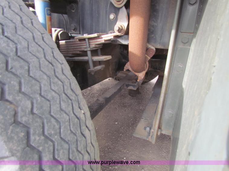 image for item B7057 1989 PSI MB4 tow tractor