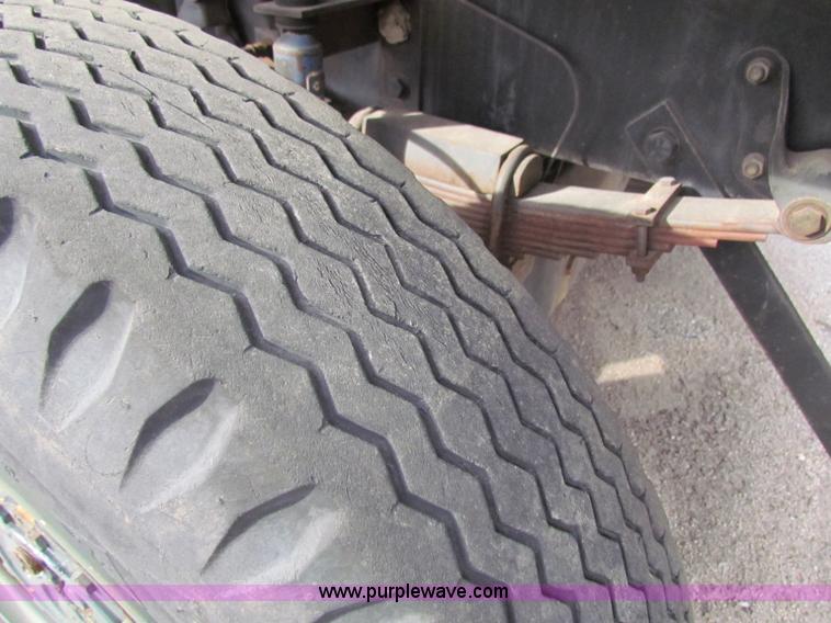 image for item B7057 1989 PSI MB4 tow tractor