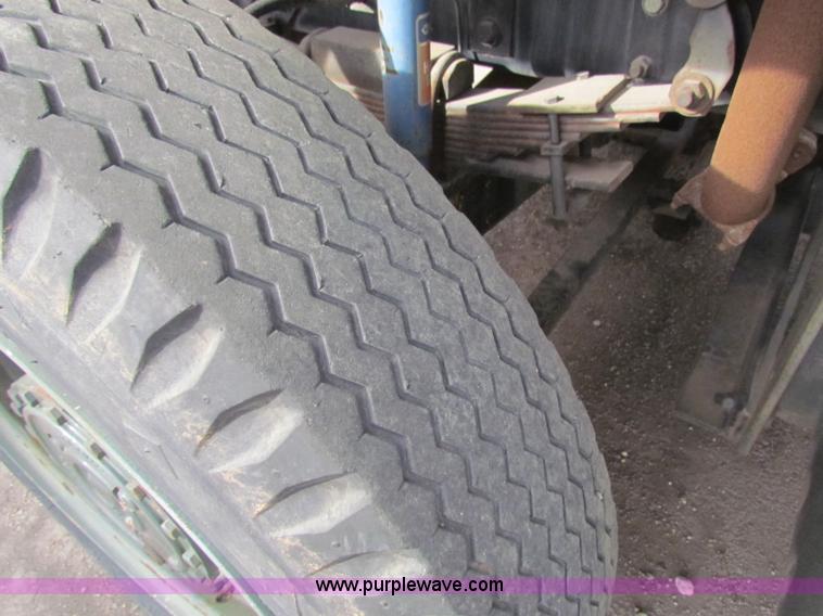 image for item B7057 1989 PSI MB4 tow tractor